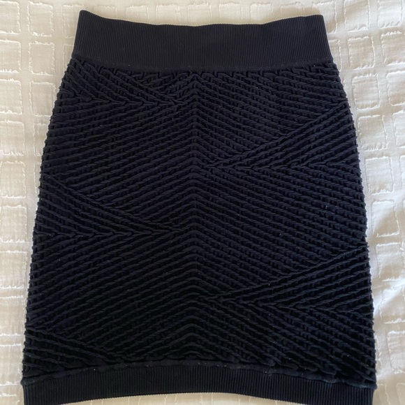Black ribbed BCBGeneration mini skirt - Picture 2 of 2